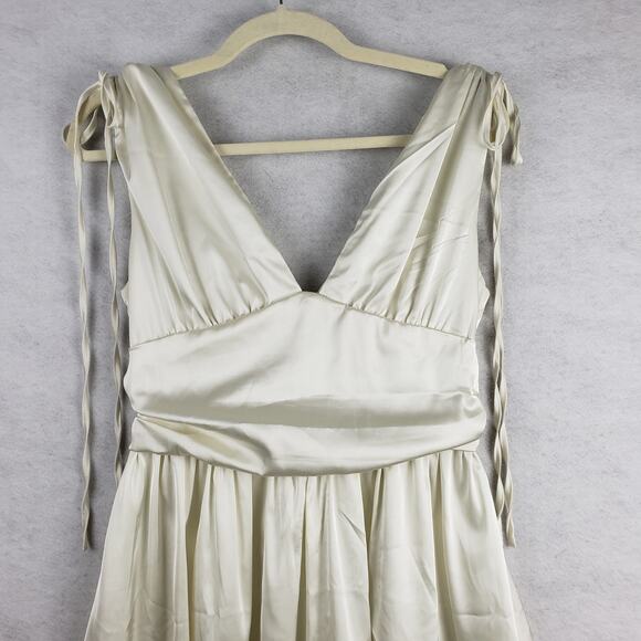 Romantic Size S‎ Plunge Neck Ruched Satin Mini Dress White Etheral Fairycore - Picture 2 of 12